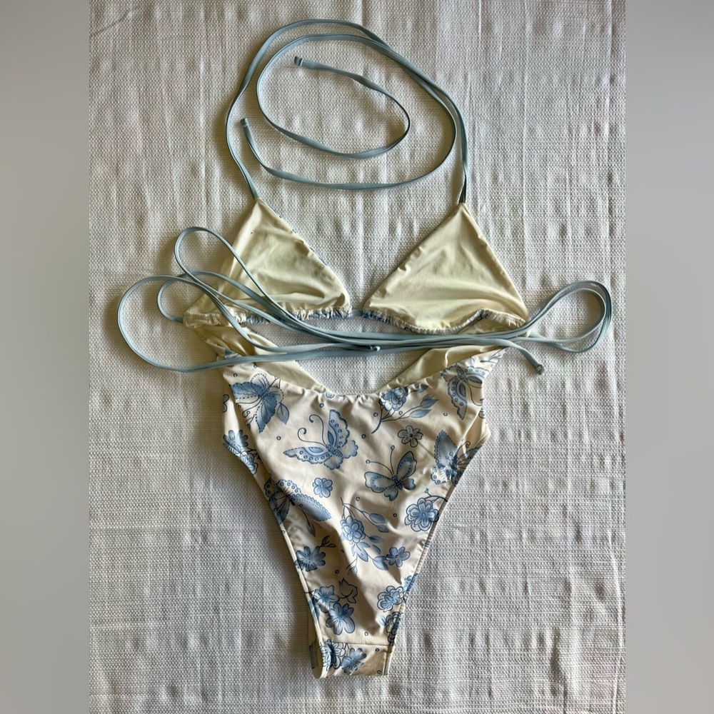 Frankie's Bikinis x Sydney Sweeney Floral Print Cream and Blue - Picture 3 of 4